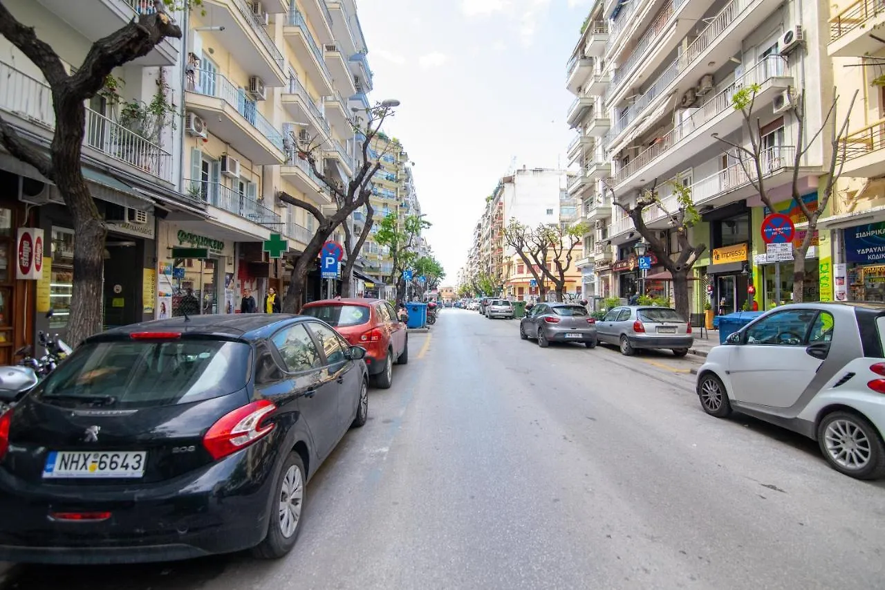 Downtown Luxury Boutique Suites : The Yellow Suite Thessaloniki Apartment